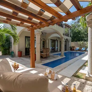 Holiday home Stunning For 10-cabana-private Pool-parking, Tulum